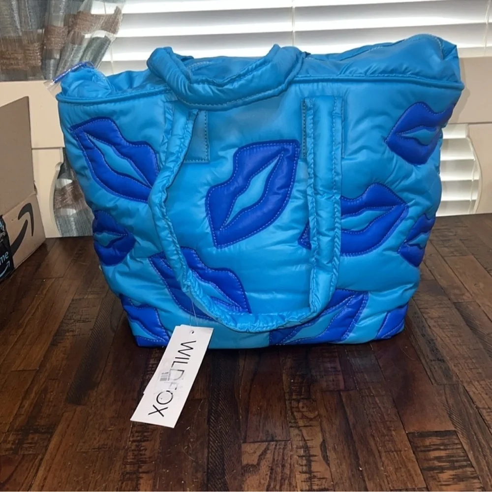 Wildfox Quilted Blue Puffy Tote Bag blue Lips Pattern Travel large bag NWT Zip